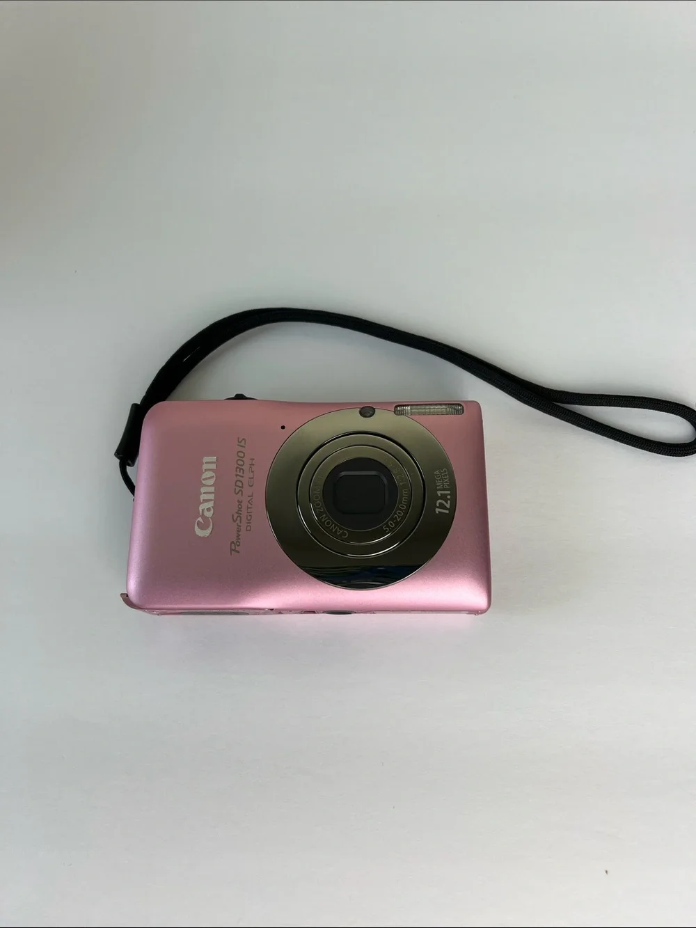 Canon PowerShot SD1300 IS Digital ELPH  Deluxe Camera Kit in Pink